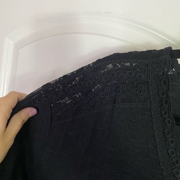 Torrid Black Tunic Blouse Crochet Lace Details, Stretchy, V-neck cut, size 1X - Picture 6 of 9
